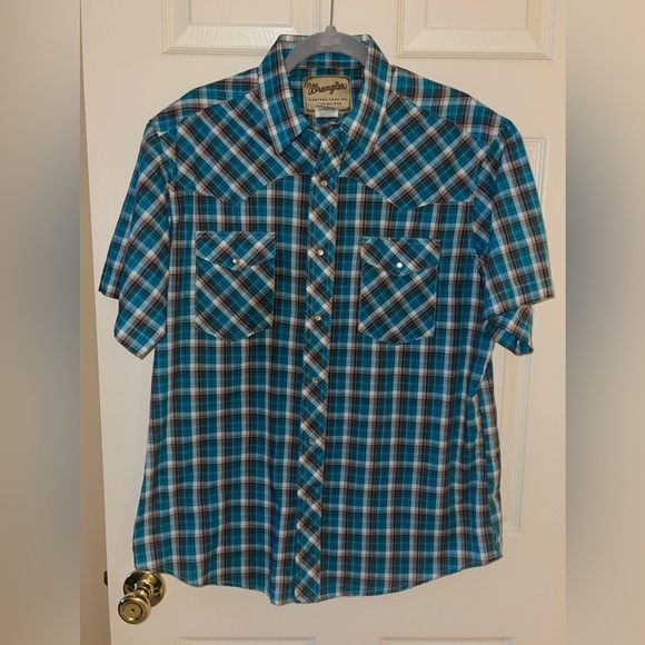 Wrangler Other - Wrangler snap button shirt • Mens L